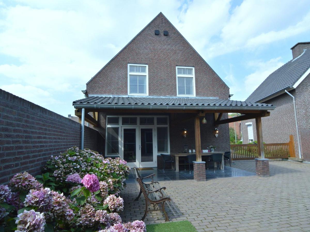 Luxury In With A Terrace Appartement Posterholt